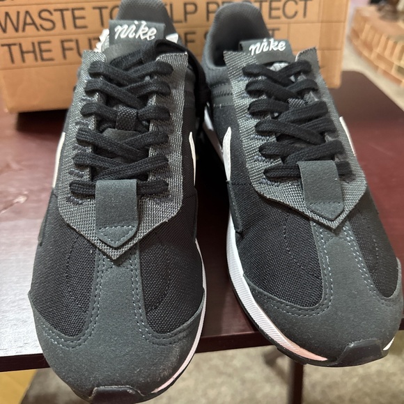Nike Air Max Pre-Day Black & White Size 10 W/M 8.5 NIB - Picture 1 of 9